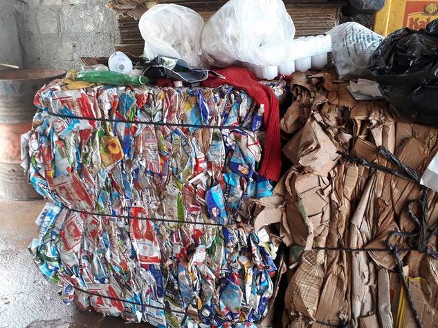 reciclagem de garrafas plásticas com retorno em dinheiro ou crédito
