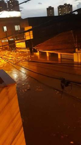 Enchente na rua Jacinto de Lima Santos em 28/03/2021