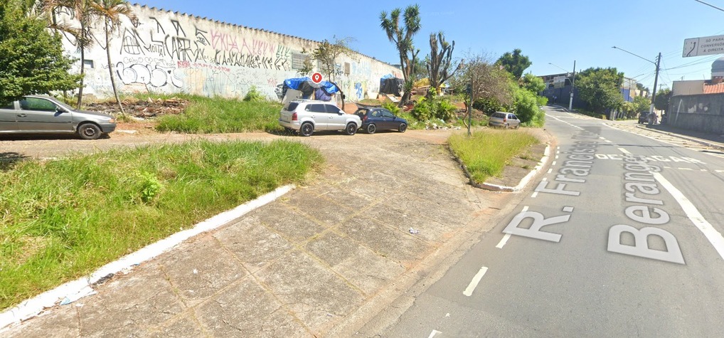 Área pública da Vila Guarani (atrás do Motel Jumbo)