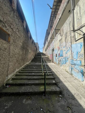 ESCADARIA RUA ITAUÇU