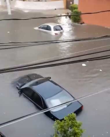 ALAGAMENTO NA RUA CURUPACÊ