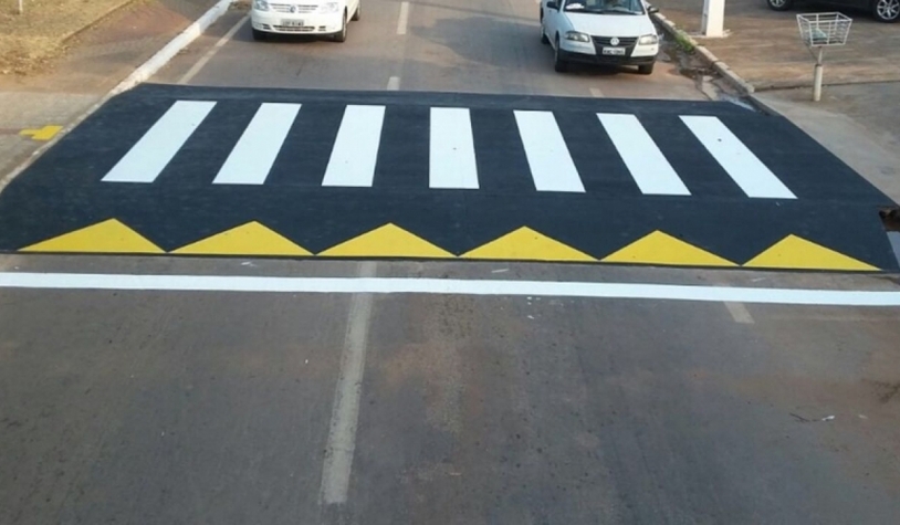 Faixas elevadas para pedestres